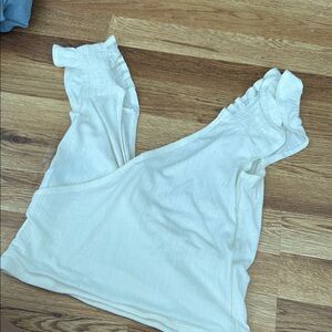 Billabong white / Cream ribbed cris-cross crop tank with Ruffled Sleeves medium
